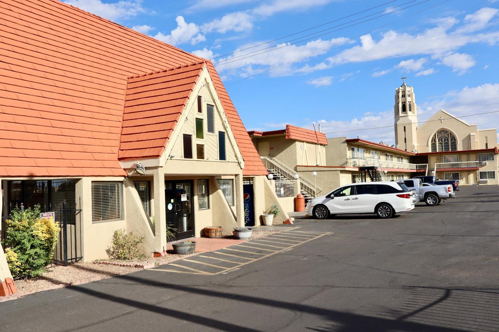 Super 8 By Wyndham Albuquerque Downtown Motel Exterior photo