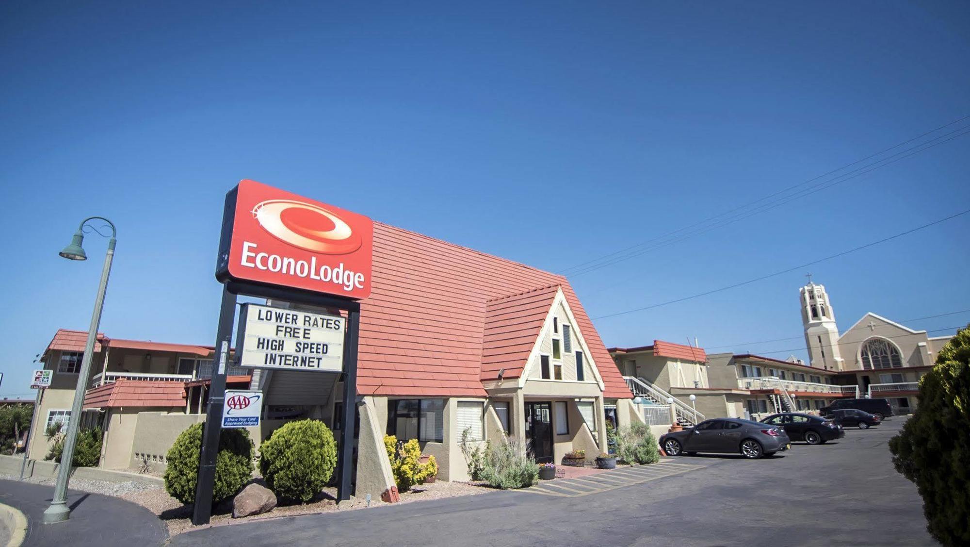 Super 8 By Wyndham Albuquerque Downtown Motel Exterior photo